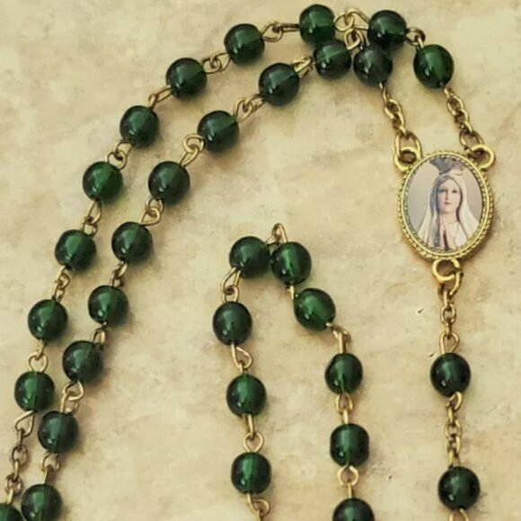 “I Hope in Thee" Gold Chain / Green Glass Beads Fatima Rosary - Picture 2 of 6